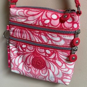 Kipling small crossbody bag . Used in good condition.